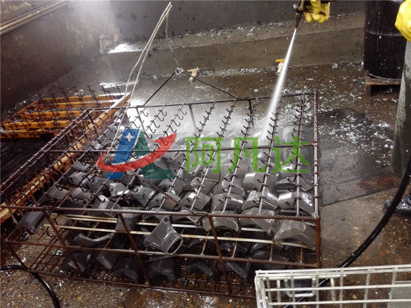 工件使用脫漆劑脫漆現(xiàn)場(chǎng)照片